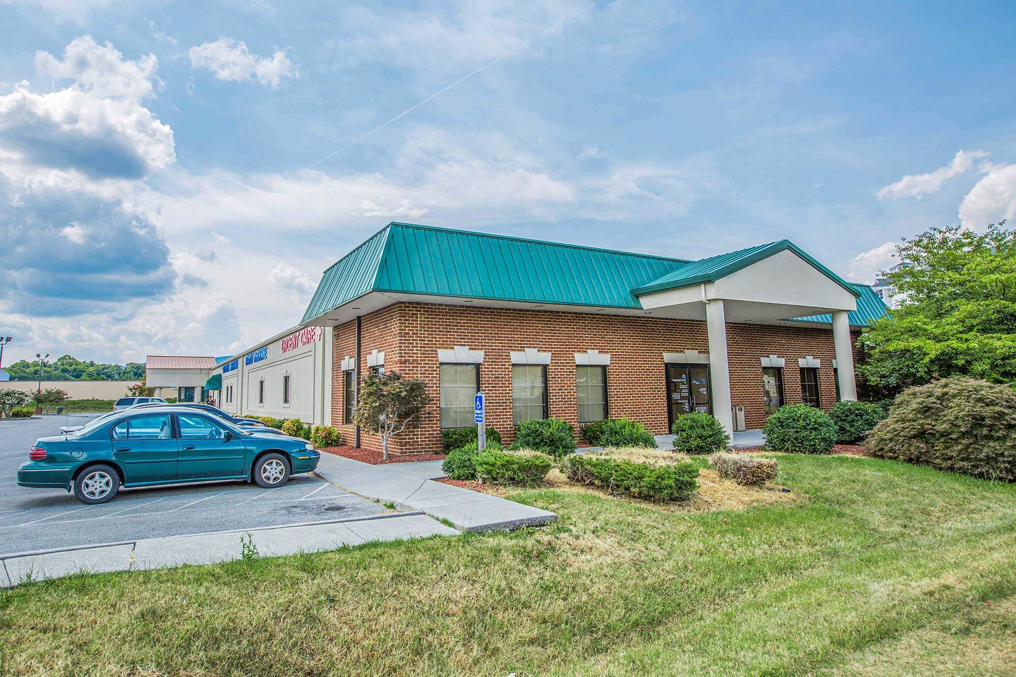 The front door of the Salem VelocityCare building.